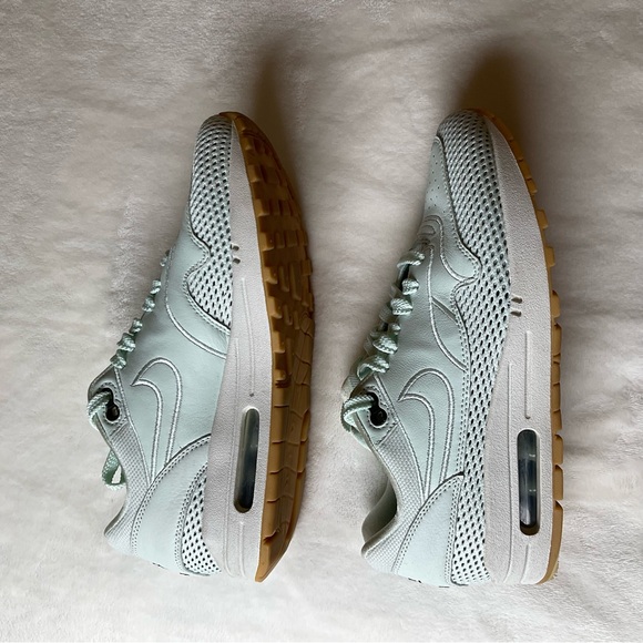 Nike Air Max S1 Athletic Sneakers Barely Green Sz 8.5 Leather Orthotic Friendly - Picture 4 of 8